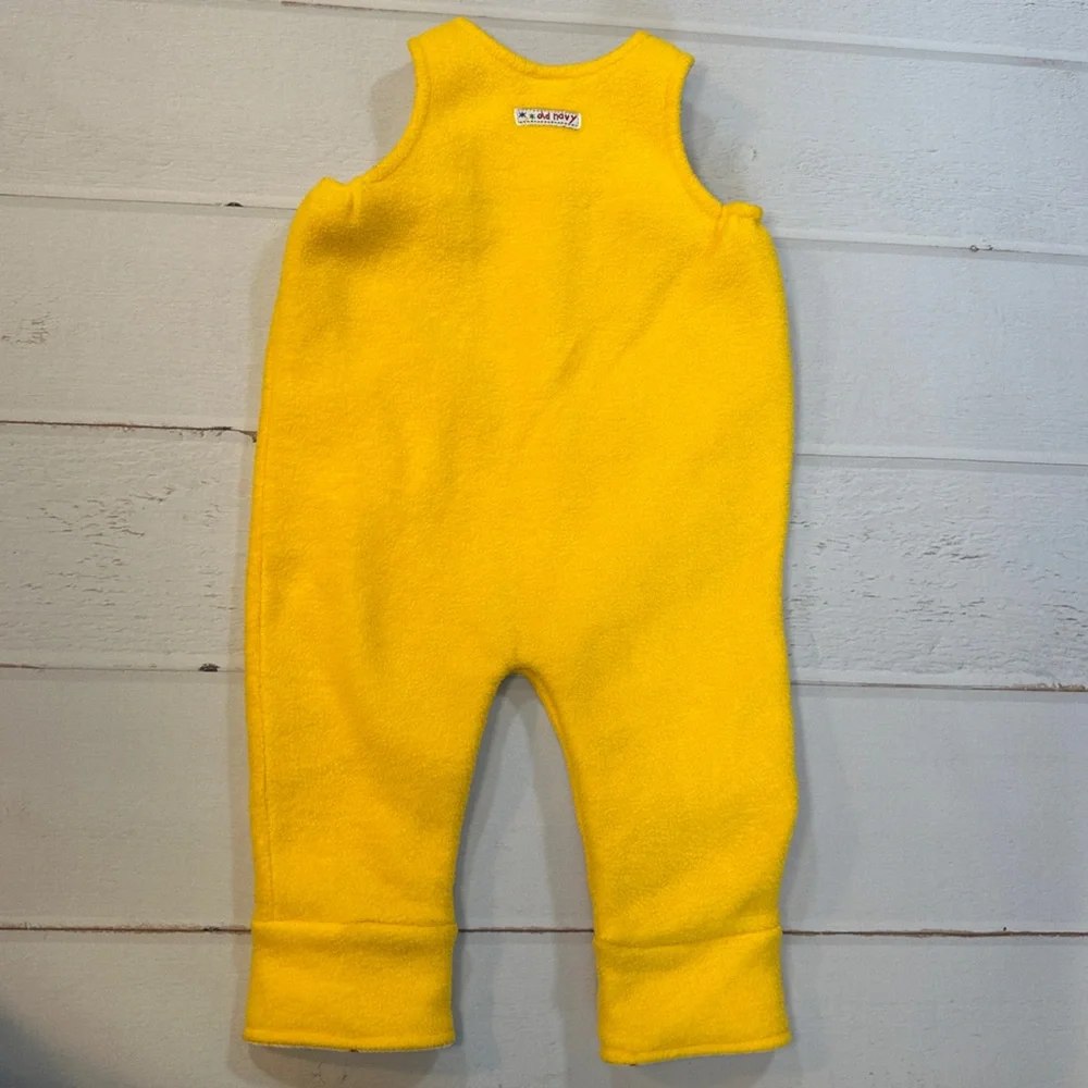 VTG Old Navy‎ Newborn 0-3 mos Fleece Overalls Yellow Stars Winter Snow Y2K